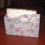 יצירה לחג פסח – מעמד מעוצב למצות, מפיות, מכתבים, …